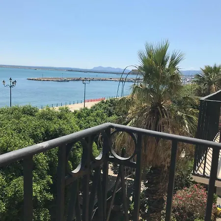 Vista Mare Regina Elena Al Porto Apartment *