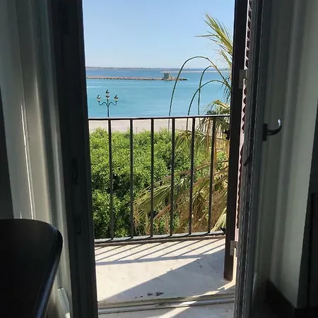 Vista Mare Regina Elena Al Porto * Τράπανι